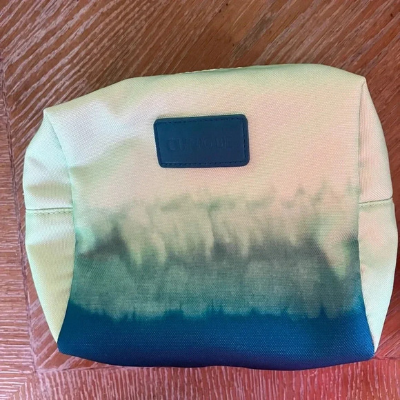 Clinique Ombré Green Polyester Cosmetics Makeup Bag - Picture 8 of 8